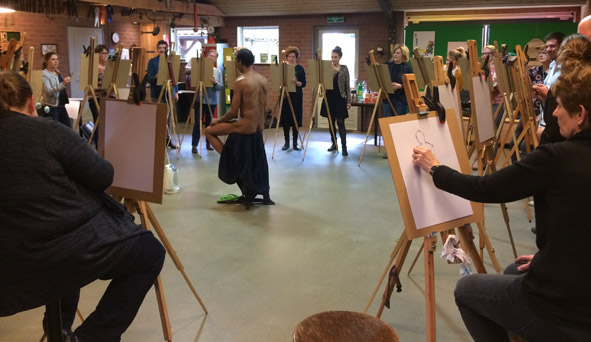 Naaktmodel tekenen en schilderen op elke lokatie in Nederland