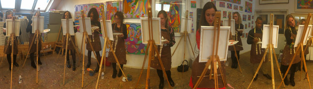 Workshop naaktmodel schilderen tijdens vrijgezellenfeest op het atelier in Wageningen, Gelderland